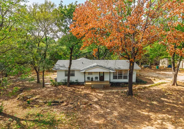 Photo 2 of Sale Pending at 695 N Mclean Rd, Durant, OK 74701 | MLS# 2636340 | Listing updated on 2026-10-09