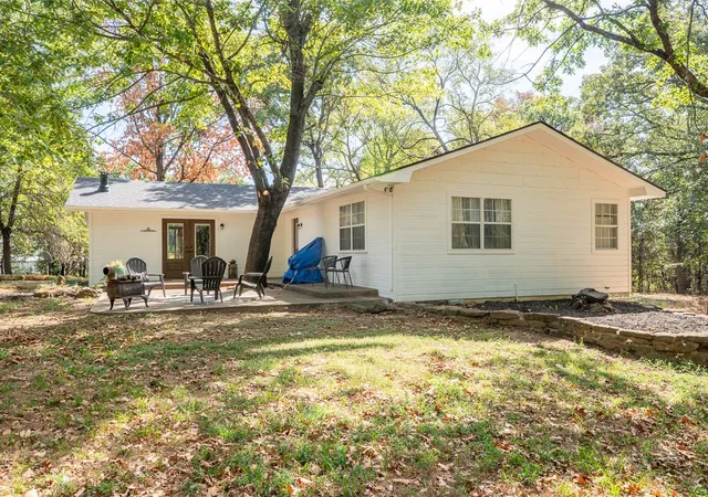 Photo 3 of Sale Pending at 695 N Mclean Rd, Durant, OK 74701 | MLS# 2636340 | Listing updated on 2026-10-09