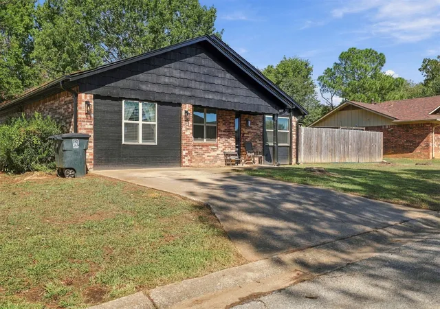 Photo 2 of Single family home for sale at 5431 Roadrunner Dr, Durant, OK 74701 | MLS# 2636345 | Listing updated on 2026-10-10