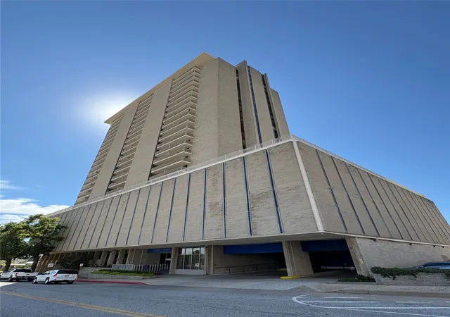 Condo for sale at 1502 S Boulder Ave #18L, Tulsa, OK 74119 | MLS# 2636404
