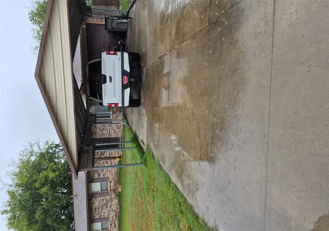 Photo 3 of Single family home for sale at 708 Se 3rd Street, Checotah, OK 74426 | MLS# 2636410 | Listing updated on 2026-10-05