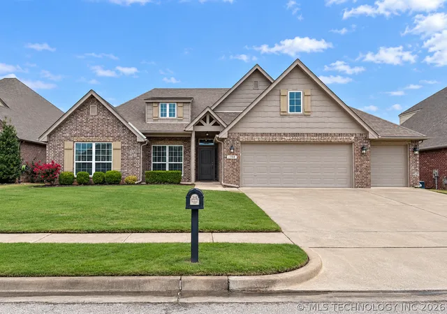 Photo 1 of Single family home for sale at 1708 E Fargo St, Broken Arrow, OK 74012 | MLS# 2636430 | Listing updated on 2026-10-12