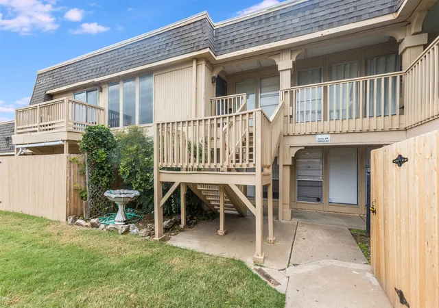 Listing Photo 2 - Condo for sale in building located at 6004 Newport Ave, Tulsa, OK 74105 - Unit #A-10