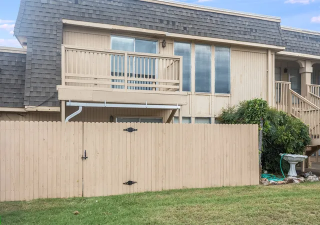 Listing Photo 3 - Condo for sale in building located at 6004 Newport Ave, Tulsa, OK 74105 - Unit #A-10