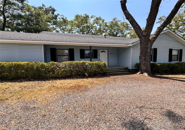 Single family home for sale at 1011 W Taliaferro St, Madill, OK 73446 | MLS# 2636390