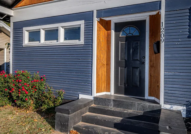 Photo 2 of Single family home for sale at 1209 Sw Stanley St, Ardmore, OK 73401 | MLS# 2636515 | Listing updated on 2026-10-06