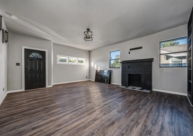 Photo 3 of Single family home for sale at 1209 Sw Stanley St, Ardmore, OK 73401 | MLS# 2636515 | Listing updated on 2026-10-06