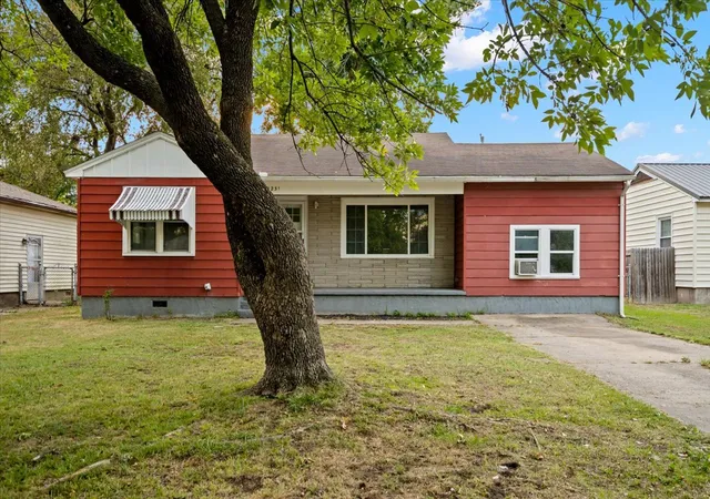 Photo 1 of Single family home for sale at 1231 B St Ne, Miami, OK 74354 | MLS# 2636525 | Listing updated on 2026-10-06