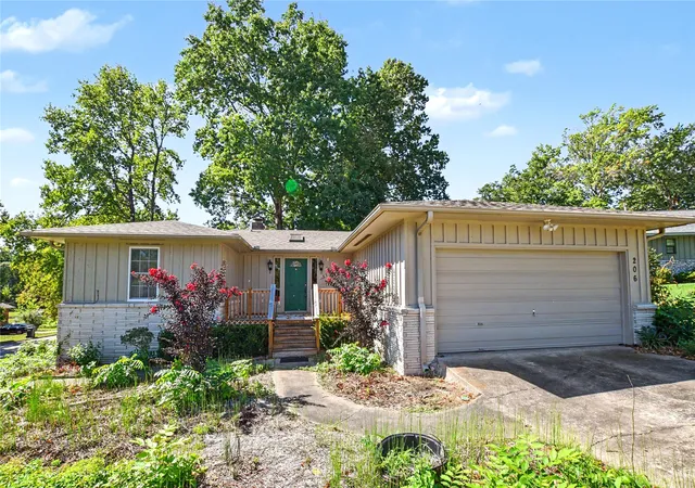 Photo 1 of Single family home for sale at 206 Sandy Cir, Tahlequah, OK 74464 | MLS# 2636526 | Listing updated on 2026-10-06