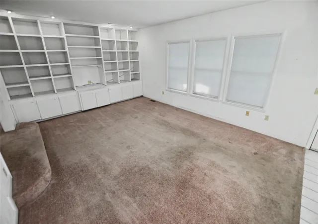 Photo 3 of Single family home for sale at 206 Sandy Cir, Tahlequah, OK 74464 | MLS# 2636526 | Listing updated on 2026-10-06