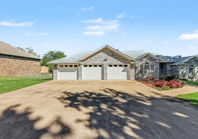 Photo 2 of Single family home for sale at 5273 Jeanette Ln, Tahlequah, OK 74464 | MLS# 2636484 | Listing updated on 2026-10-06