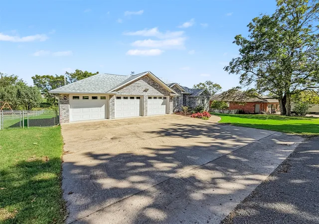 Photo 3 of Single family home for sale at 5273 Jeanette Ln, Tahlequah, OK 74464 | MLS# 2636484 | Listing updated on 2026-10-06