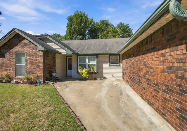 Photo 3 of Single family home for sale at 809 Patterson, Muskogee, OK 74403 | MLS# 2636546 | Listing updated on 2026-10-07