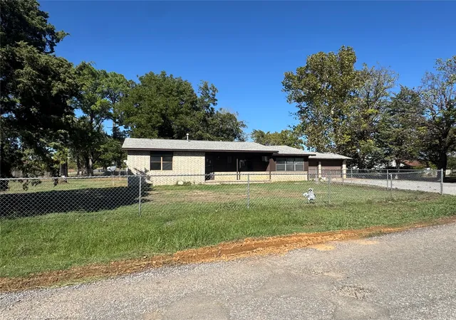 Photo 1 of Single family home for sale at 815 W Emberton, Hartshorne, OK 74547 | MLS# 2636595 | Listing updated on 2026-10-07