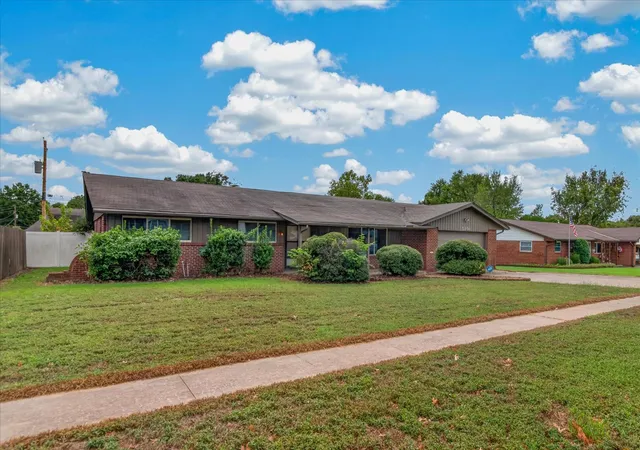 Photo 2 of Single family home for sale at 5101 Bridle Rd, Bartlesville, OK 74006 | MLS# 2636456 | Listing updated on 2026-10-09