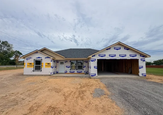 Single family home for sale at 18010 S Vaughn Rd, Hulbert, OK 74441 | MLS# 2636603