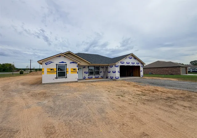 Photo 2 of Single family home for sale at 18010 S Vaughn Rd, Hulbert, OK 74441 | MLS# 2636603 | Listing updated on 2026-10-07
