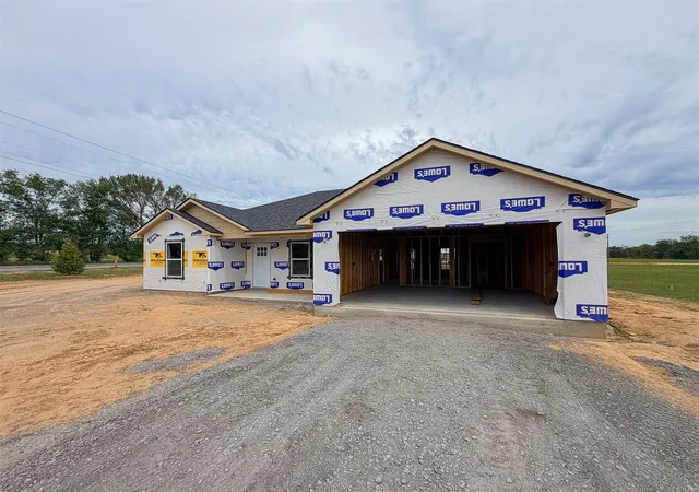 Photo 3 of Single family home for sale at 18010 S Vaughn Rd, Hulbert, OK 74441 | MLS# 2636603 | Listing updated on 2026-10-07