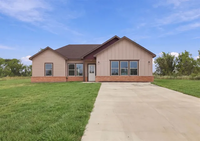 Photo 1 of Single family home for sale at 21 Redbird Ln, Colbert, OK 74733 | MLS# 2636635 | Listing updated on 2026-10-09