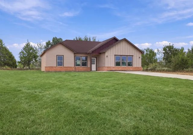 Photo 2 of Single family home for sale at 21 Redbird Ln, Colbert, OK 74733 | MLS# 2636635 | Listing updated on 2026-10-09