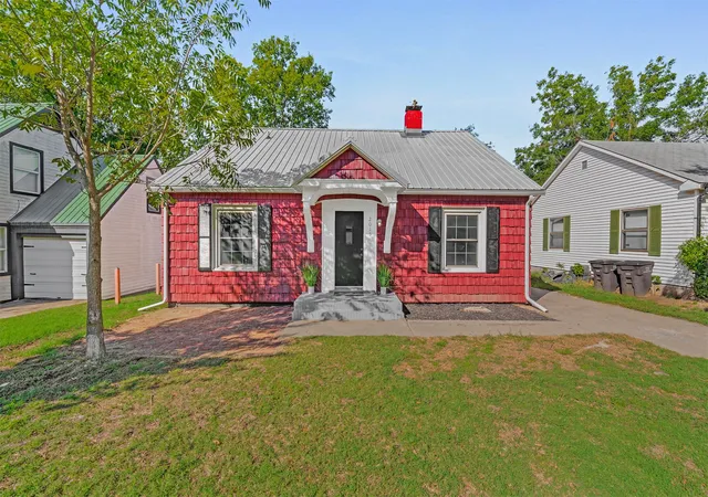 Photo 1 of Single family home for sale at 2015 S Dewey Ave, Bartlesville, OK 74003 | MLS# 2636634 | Listing updated on 2026-10-07