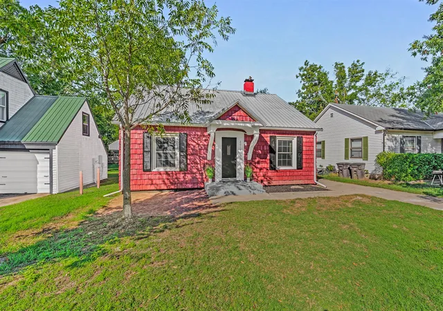 Photo 2 of Single family home for sale at 2015 S Dewey Ave, Bartlesville, OK 74003 | MLS# 2636634 | Listing updated on 2026-10-07