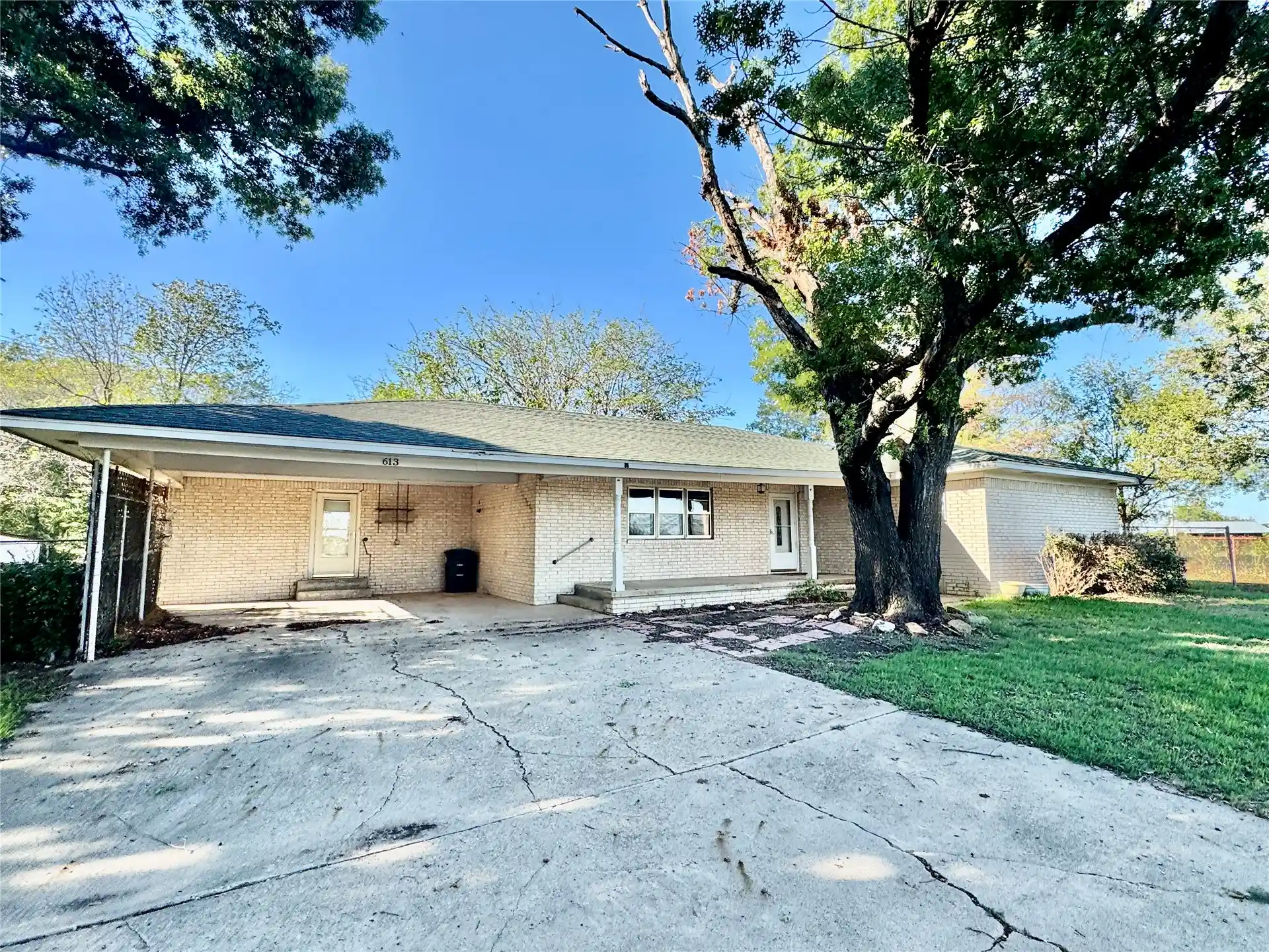 Single family home for sale at 613 E Cherokee, Marietta, OK 73448 | MLS# 2636416