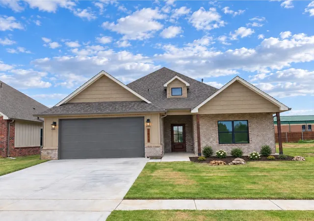 Photo 1 of Single family home for sale at 1013 S Chickasaw St, Skiatook, OK 74070 | MLS# 2636697 | Listing updated on 2026-10-11