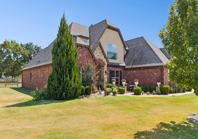 Photo 2 of Single family home for sale at 6381 N Locust Ln, Owasso, OK 74055 | MLS# 2636489 | Listing updated on 2026-10-07