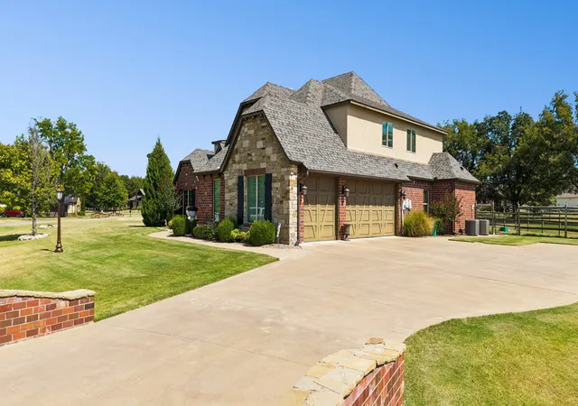 Photo 3 of Single family home for sale at 6381 N Locust Ln, Owasso, OK 74055 | MLS# 2636489 | Listing updated on 2026-10-07