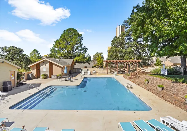 Listing Photo 2 - Condo for sale in building located at 2824 E 85th St, Tulsa, OK 74137 - Unit #140