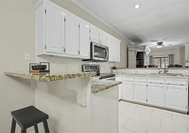 Listing Photo 5 - Condo for sale in building located at 2824 E 85th St, Tulsa, OK 74137 - Unit #140