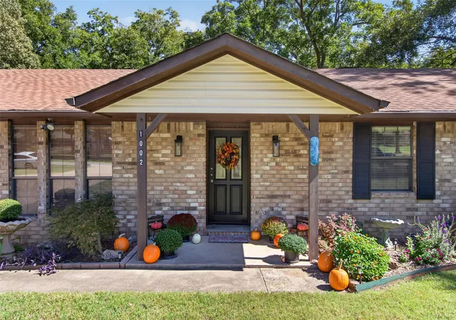 Photo 3 of Sale Pending at 1002 N Hopi St, Chouteau, OK 74337 | MLS# 2636161 | Listing updated on 2026-10-11