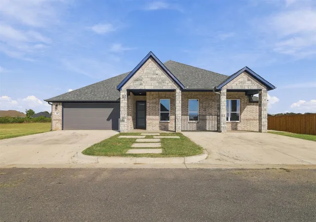 Photo 1 of Single family home for sale at 183 Rancho Sol, Durant, OK 74701 | MLS# 2636547 | Listing updated on 2026-10-08