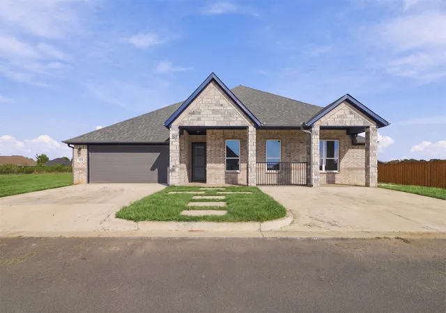 Photo 2 of Single family home for sale at 183 Rancho Sol, Durant, OK 74701 | MLS# 2636547 | Listing updated on 2026-10-08