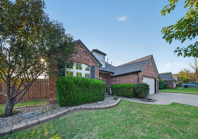 Photo 2 of Single family home for sale at 10104 N 114th Eastavenue, Owasso, OK 74055 | MLS# 2636711 | Listing updated on 2026-10-08