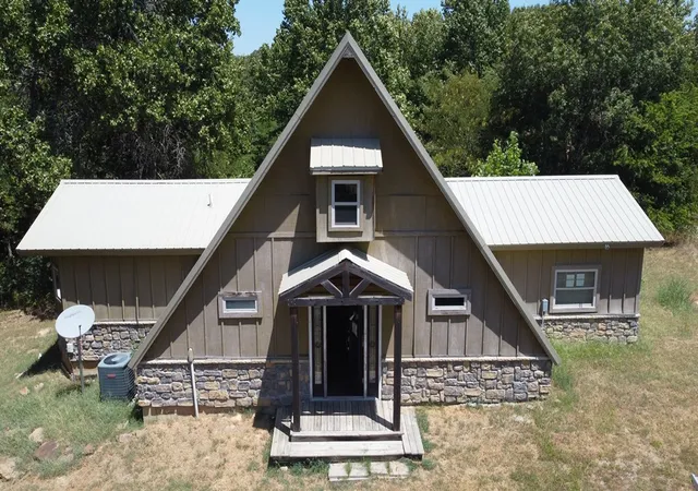 Photo 1 of Single family home for sale at 25654 Turkey Pen Holw Rd, Henryetta, OK 74437 | MLS# 2636742 | Listing updated on 2026-10-08