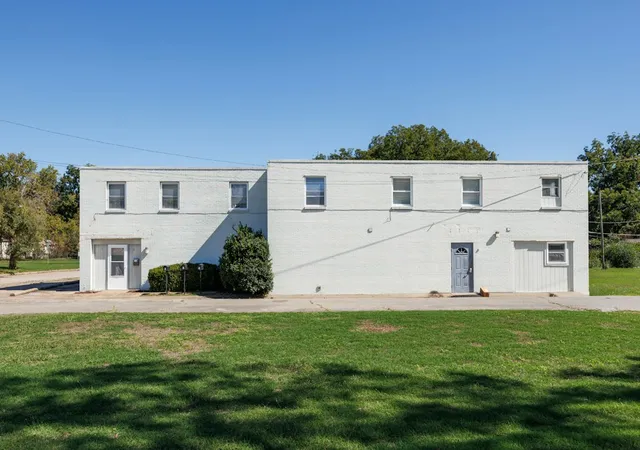 Photo 2 of Multi family home for sale at 609 East 11th, Bartlesville, OK 74003 | MLS# 2636601 | Listing updated on 2026-10-08