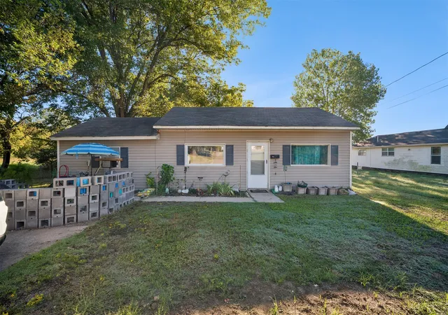 Photo 2 of Single family home for sale at 704 N Gertrude Ave, Wagoner, OK 74467 | MLS# 2636066 | Listing updated on 2026-10-08