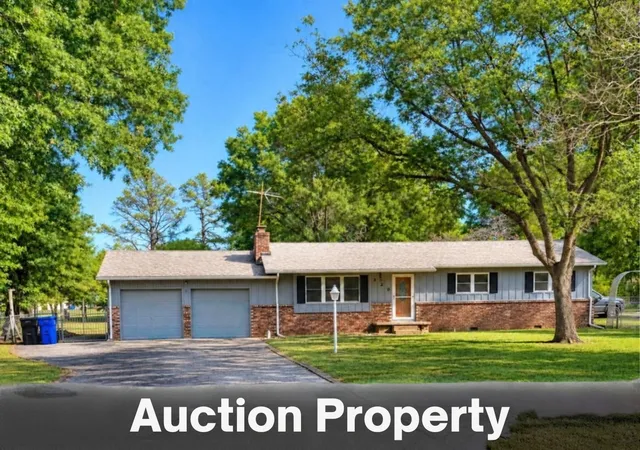 Photo 1 of Single family home for sale at 220 W Atlanta St, Broken Arrow, OK 74012 | MLS# 2636810 | Listing updated on 2026-10-08