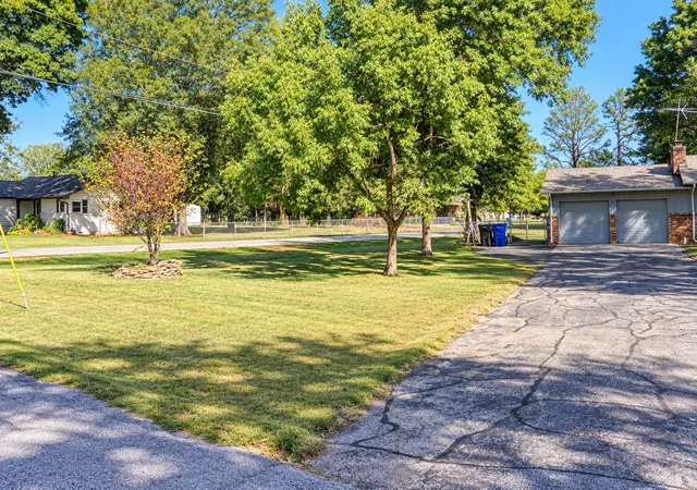 Photo 3 of Single family home for sale at 220 W Atlanta St, Broken Arrow, OK 74012 | MLS# 2636810 | Listing updated on 2026-10-08