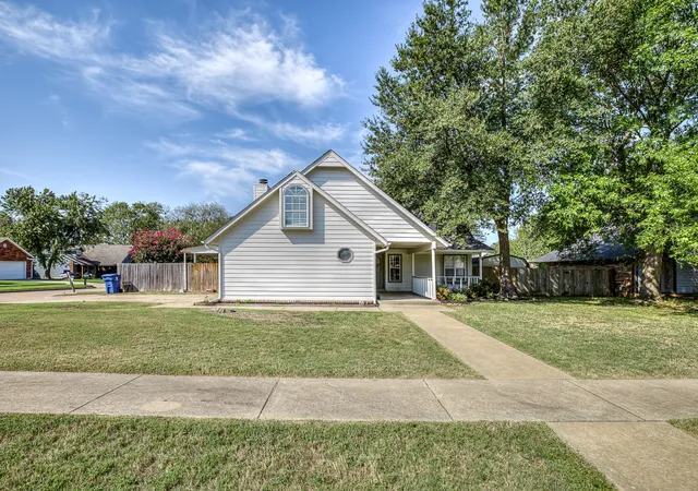 Photo 1 of Single family home for sale at 2900 E Reno St, Broken Arrow, OK 74014 | MLS# 2636382 | Listing updated on 2026-10-08
