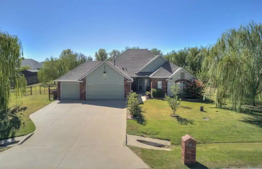 Single family home for sale at 5500 E 145th Street, Collinsville, OK 74021 | MLS# 2636319