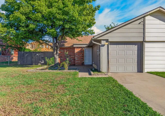 Photo 1 of Single family home for sale at 721 Acorn Dr, Bartlesville, OK 74003 | MLS# 2636811 | Listing updated on 2026-10-08