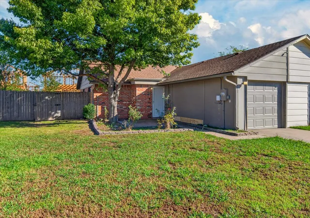 Photo 2 of Single family home for sale at 721 Acorn Dr, Bartlesville, OK 74003 | MLS# 2636811 | Listing updated on 2026-10-08