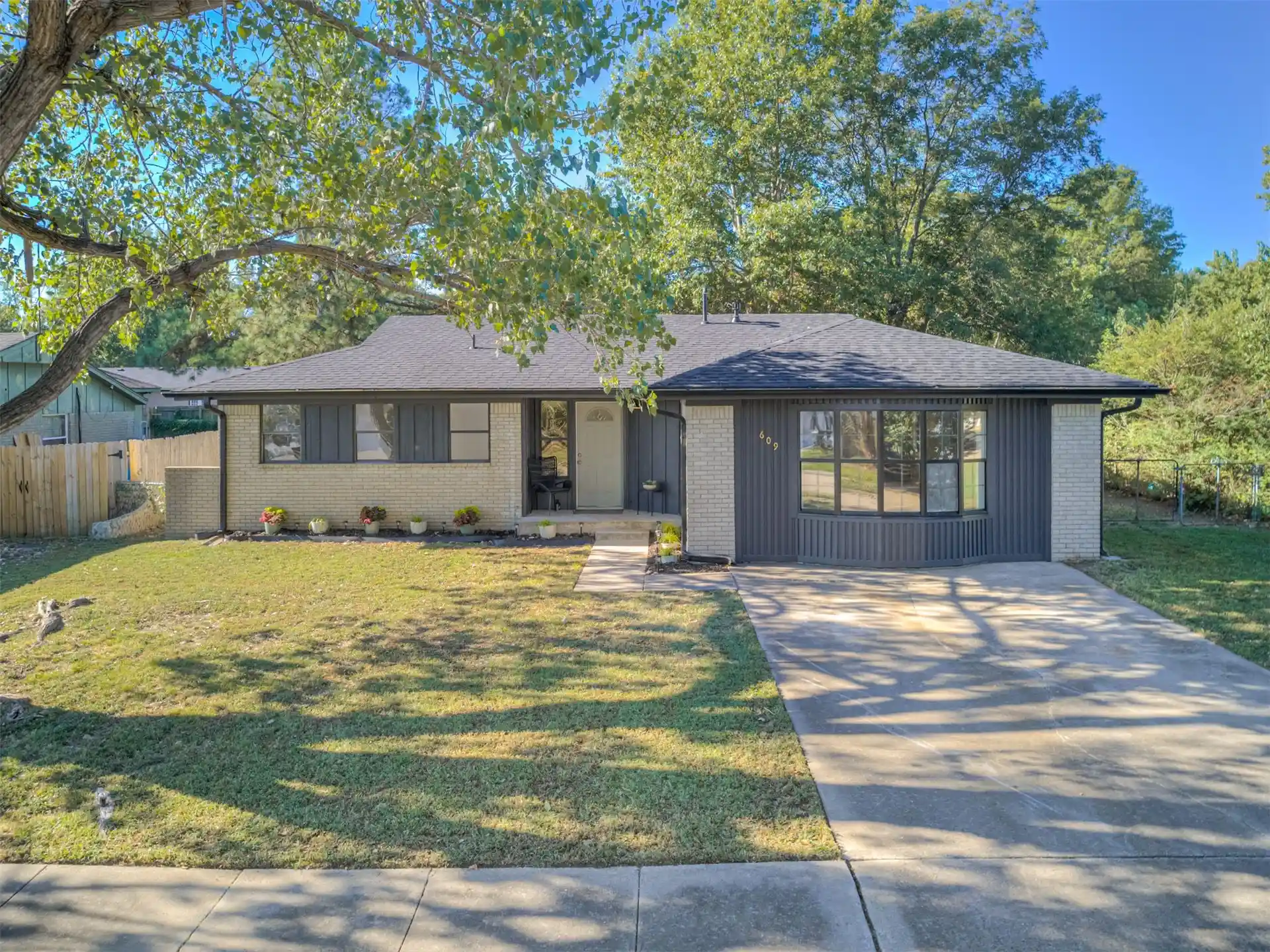 Photo 1 of Single family home for sale at 609 E Main St, Collinsville, OK 74021 | MLS# 2636455 | Listing updated on 2026-10-28