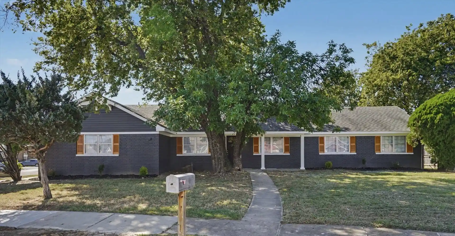Single family home for sale at 9920 E 28th Place, Tulsa, OK 74129 | MLS# 2636977