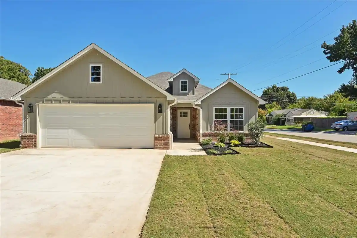 Photo 1 of Sale Pending at 5433 S Norfolk Ave, Tulsa, OK 74105 | MLS# 2636863 | Listing updated on 2026-10-19