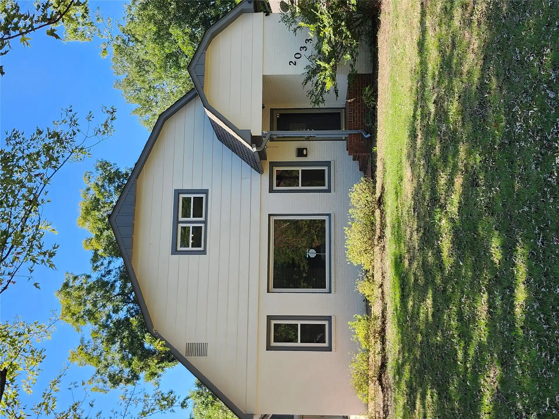 Photo 1 of Single family home for sale at 2033 Haskell Blvd, Muskogee, OK 74403 | MLS# 2637027 | Listing updated on 2026-10-12