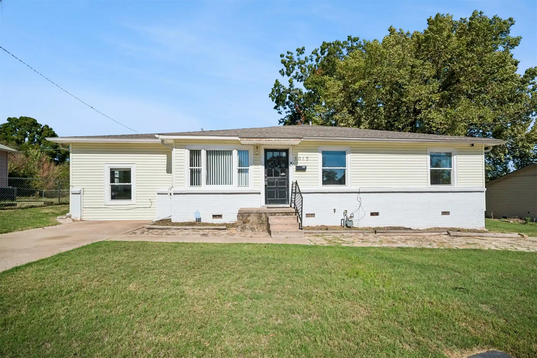 Single family home for sale at 1015 Washington Ave, Sand Springs, OK 74063 | MLS# 2637281